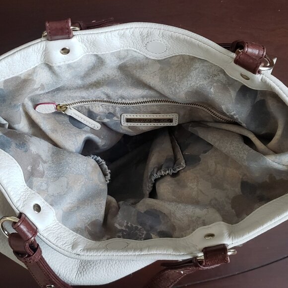 ELLIOTT LUCCA BIG WHITE PEBBLED LEATHER  BAG WITH GOLD TONES DECORATION. - Picture 8 of 12